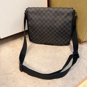 Authentic Louis Vuitton Damier Graphite Daniel MM